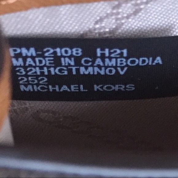 Michael Kors Brown Acorn Studded AirPod Clipcase - Picture 9 of 11